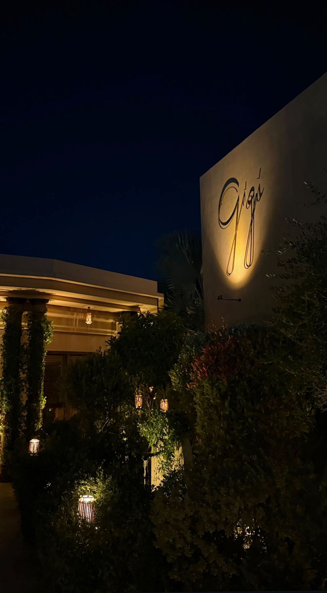 Gigi's restaurant at night